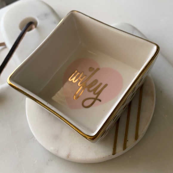 ❤️… Francesca’s Wifey Trinket Dish - Picture 2 of 3